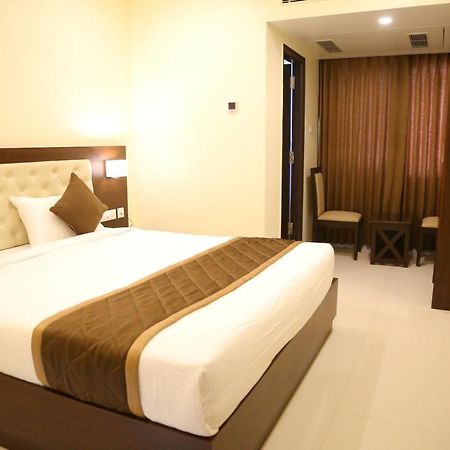 Готель Vsr Grand Madanapalle Екстер'єр фото