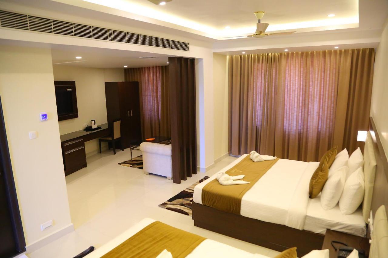 Готель Vsr Grand Madanapalle Екстер'єр фото